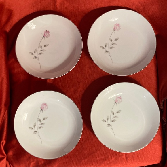 Gildhar Ltd Other - Set of 4 Enchantment Soup Bowls